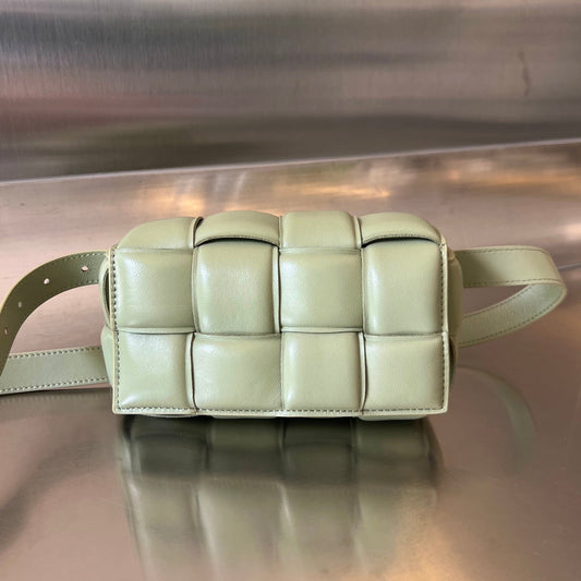 Bottega Veneta MINI CASSETTE 18 IN WHITE CREAM LAMBSKIN