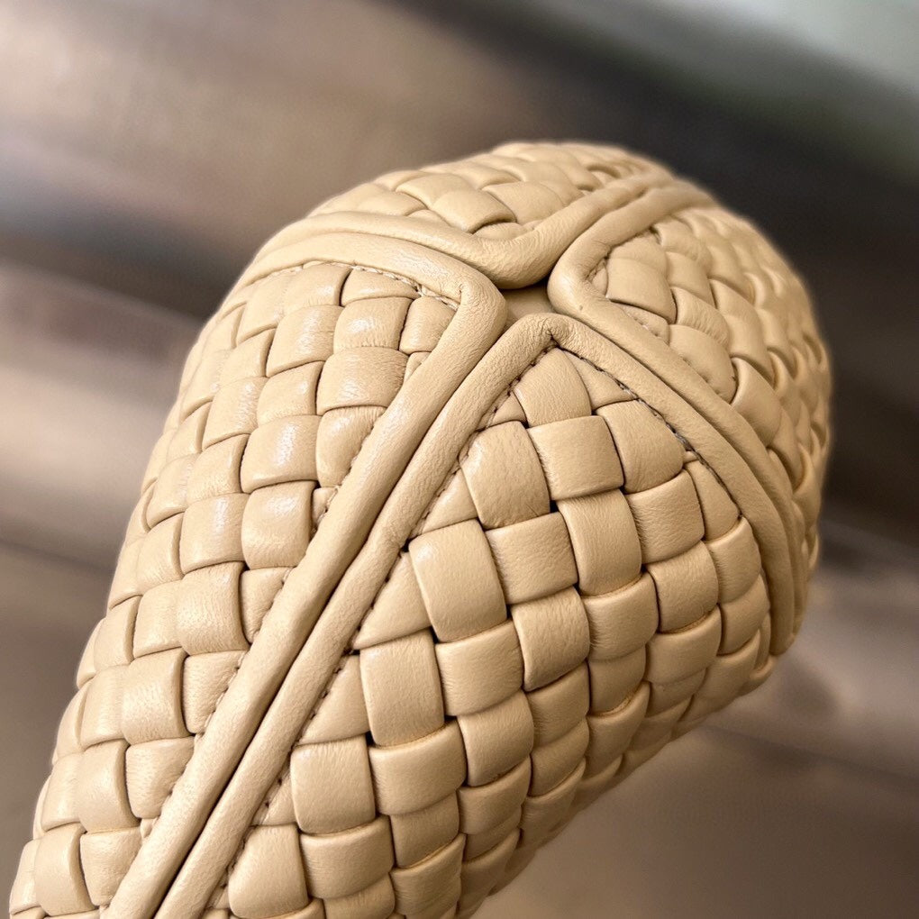 Bottega Veneta SMALL CLICKER 27 BEIGE LAMBSKIN