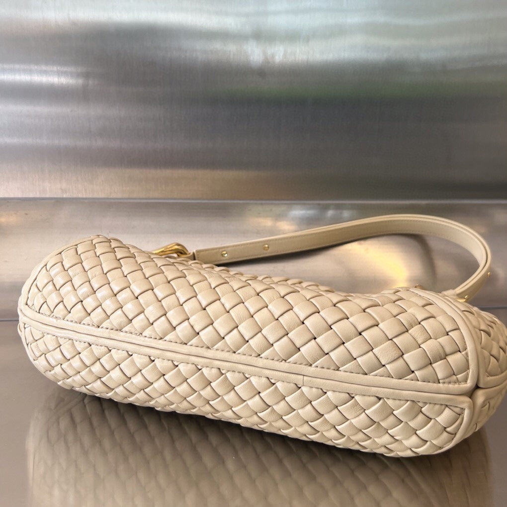 Bottega Veneta SMALL CLICKER 27 BEIGE LAMBSKIN