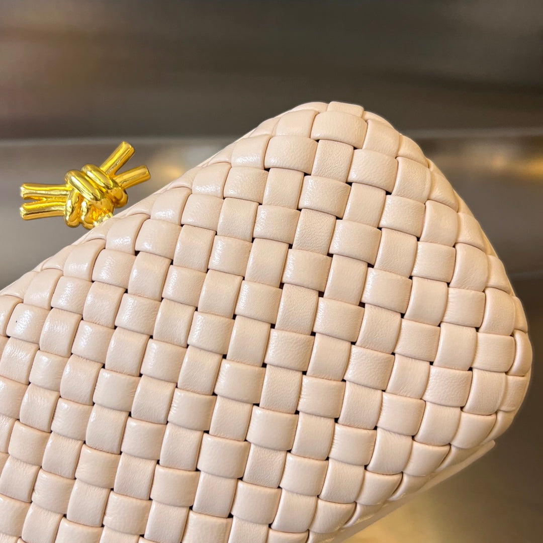 Bottega Veneta KNOT 20 IN SOLF PINK LAMBSKIN