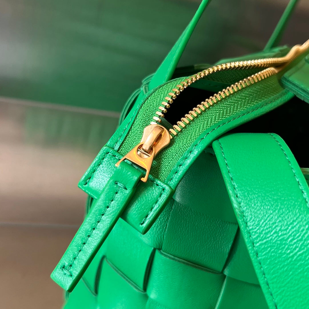 Bottega Veneta MEDIUM 28 CASSETTE LIGHT GREEN LAMBSKIN