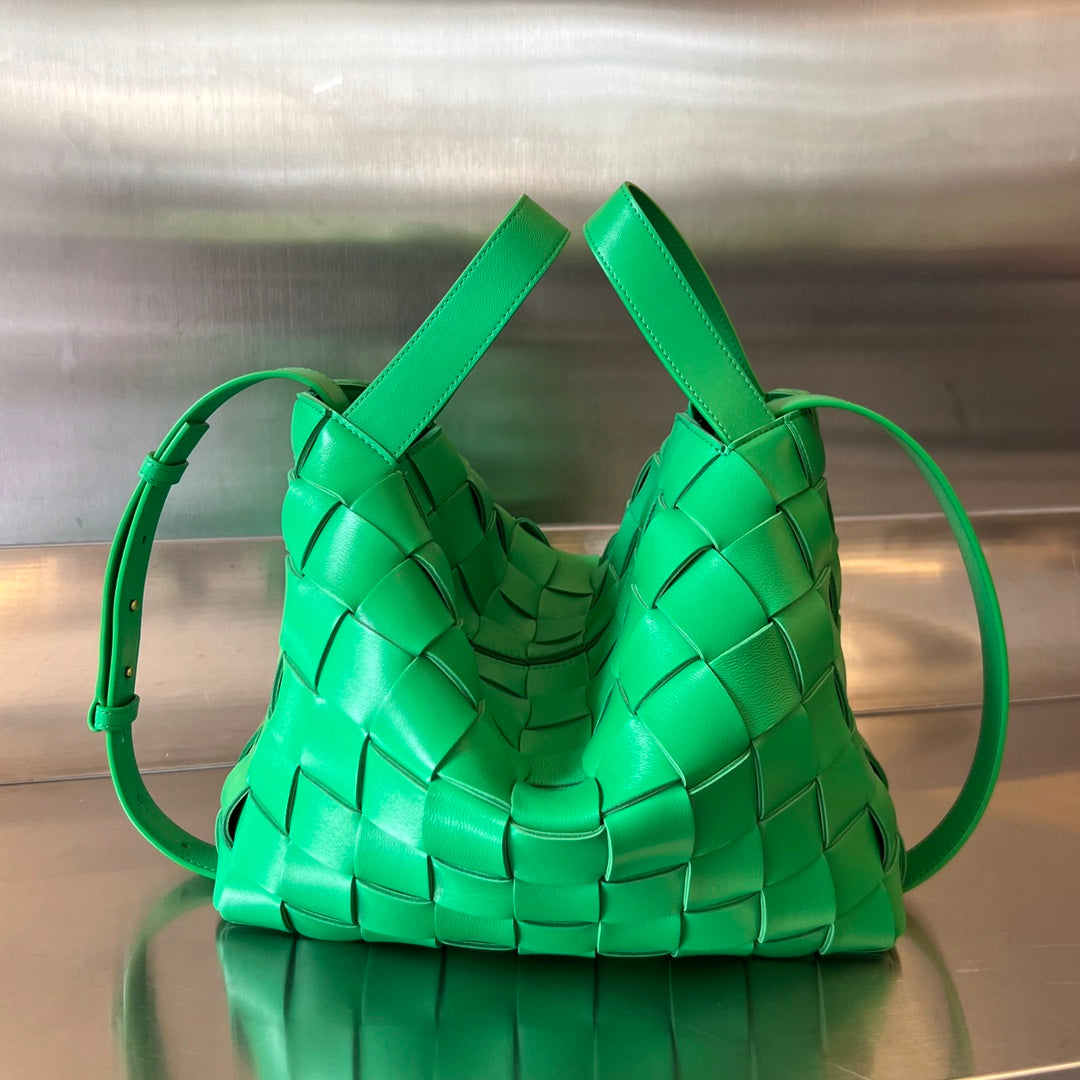 Bottega Veneta MEDIUM 28 CASSETTE LIGHT GREEN LAMBSKIN