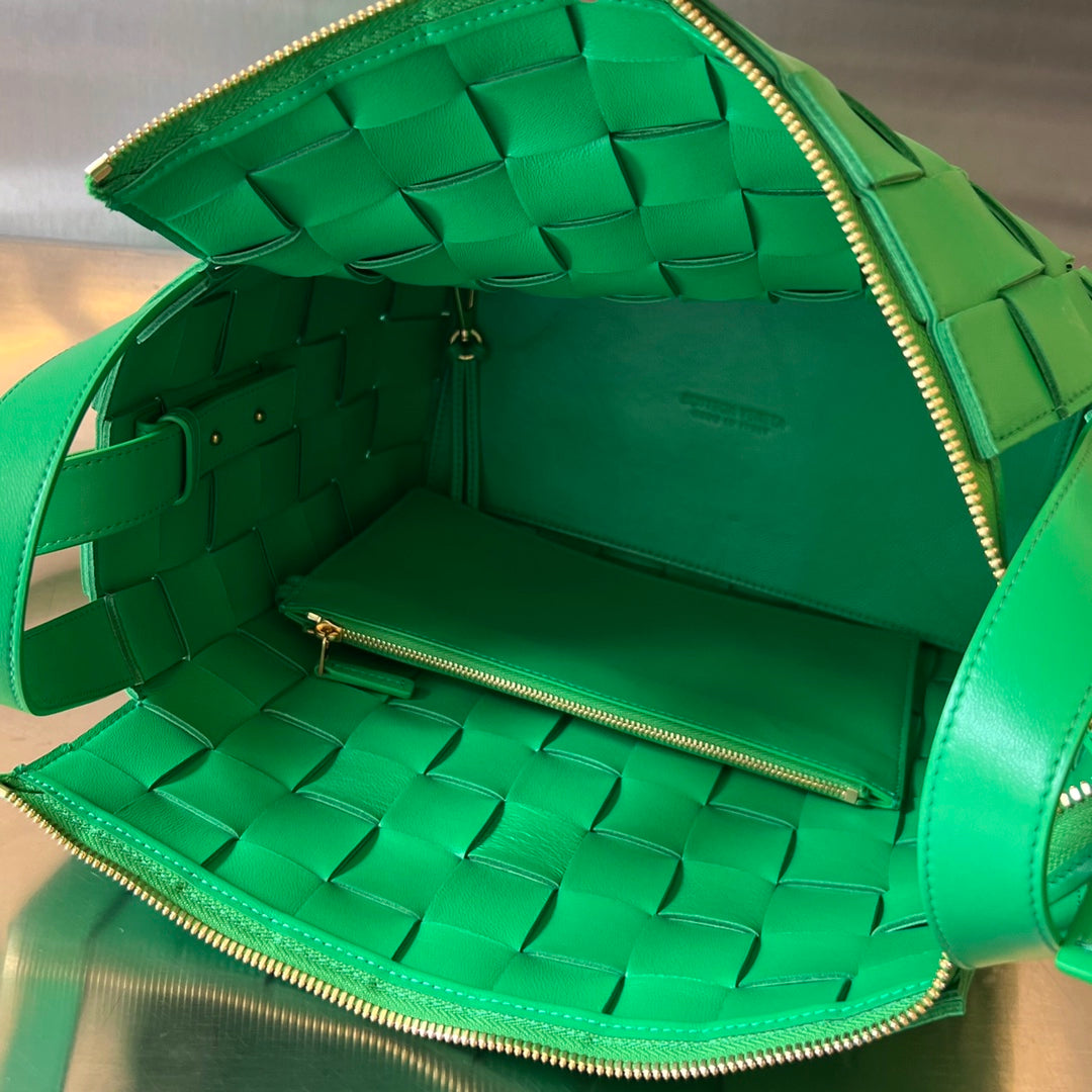 Bottega Veneta MEDIUM 28 CASSETTE LIGHT GREEN LAMBSKIN