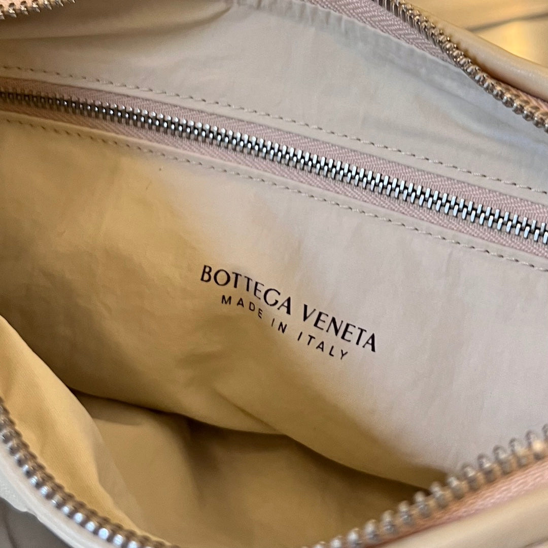 Bottega Veneta BUDDY 59 BAG IN DARK CREAM CALFSKIN