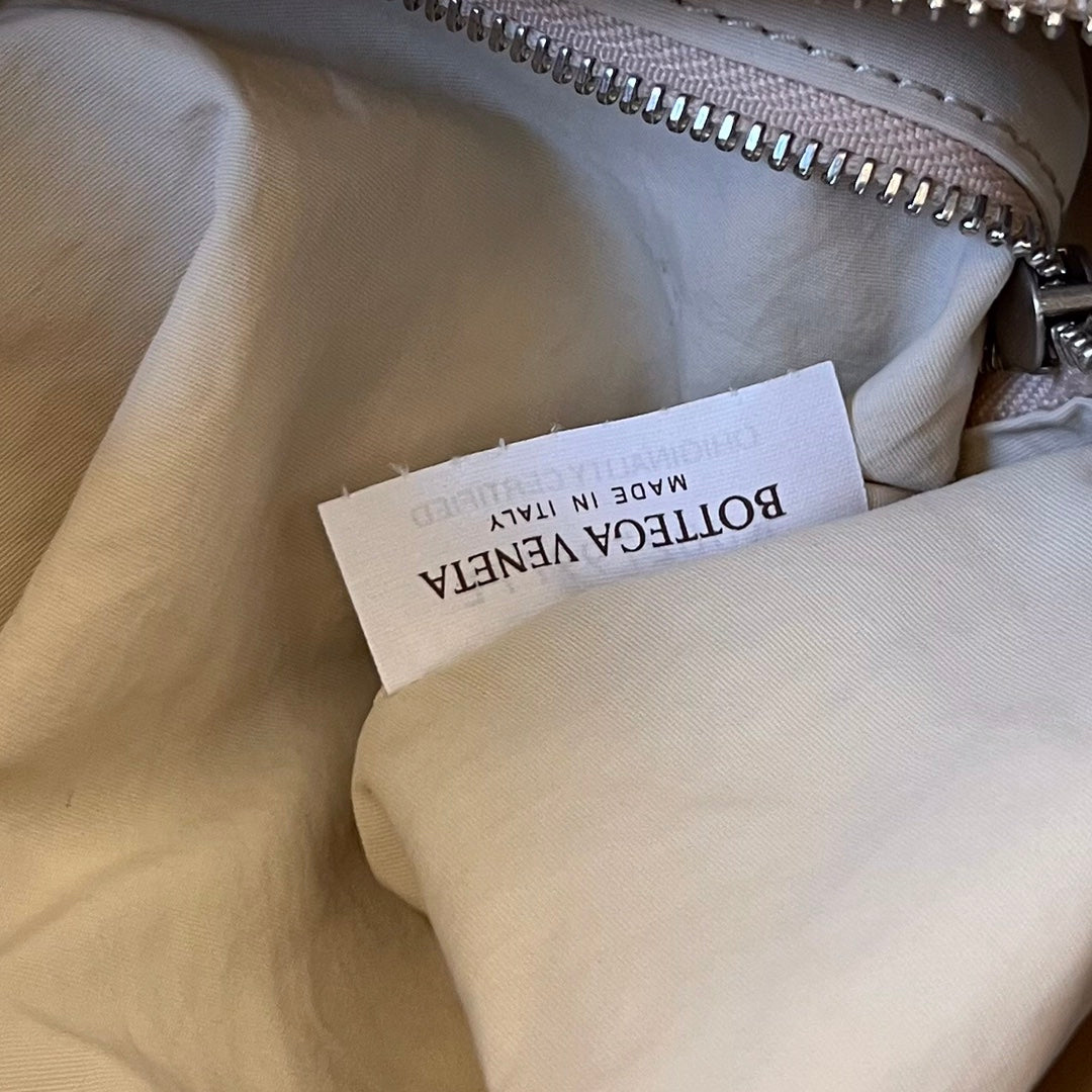 Bottega Veneta BUDDY 59 BAG IN DARK CREAM CALFSKIN