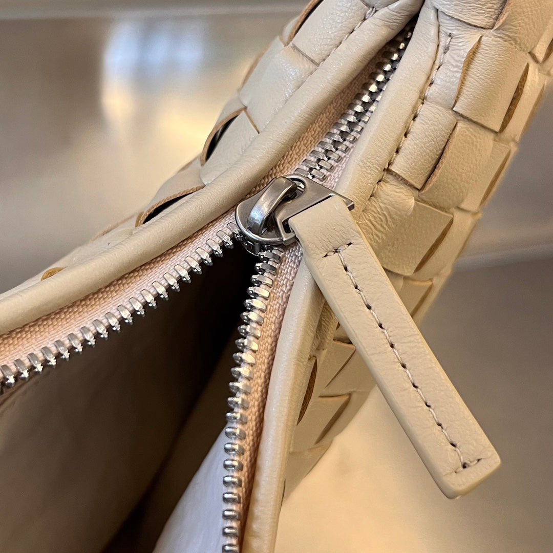 Bottega Veneta BUDDY 59 BAG IN DARK CREAM CALFSKIN