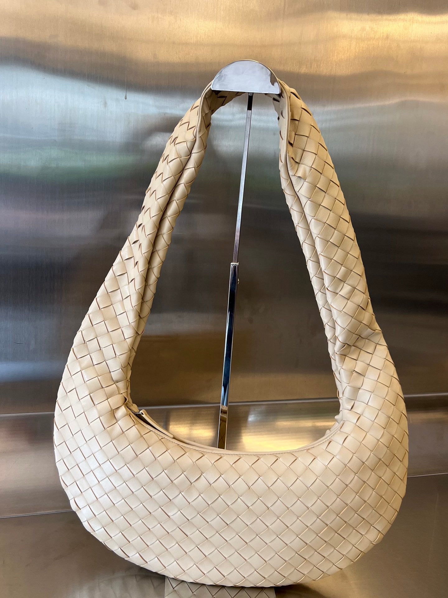 Bottega Veneta BUDDY 59 BAG IN DARK CREAM CALFSKIN