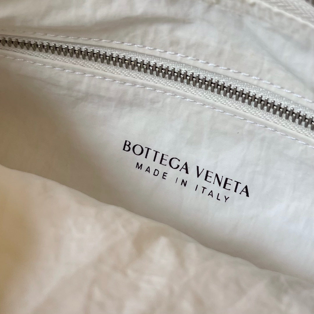Bottega Veneta BUDDY 59 BAG IN WHITE CALFSKIN