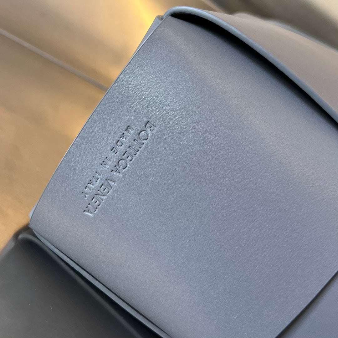 Bottega Veneta ARCO 36 BAG IN GRAY LAMBSKIN