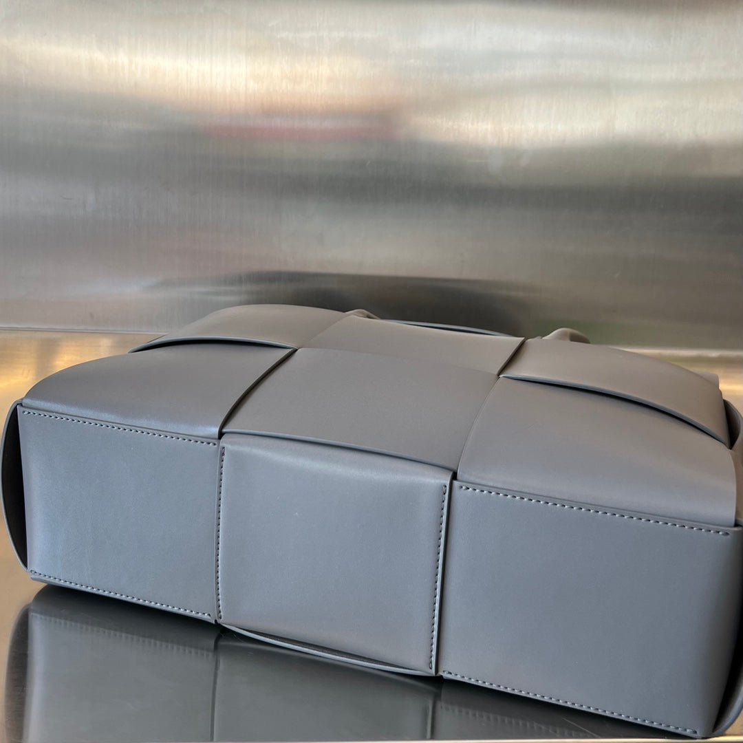 Bottega Veneta ARCO 36 BAG IN GRAY LAMBSKIN