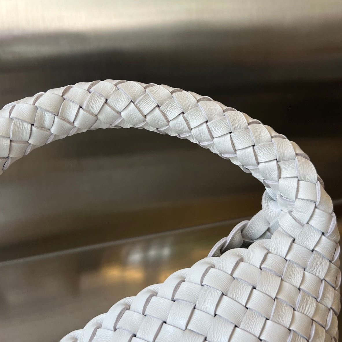 Bottega Veneta CABAT BUCKET 35 IN WHITE LAMBSKIN