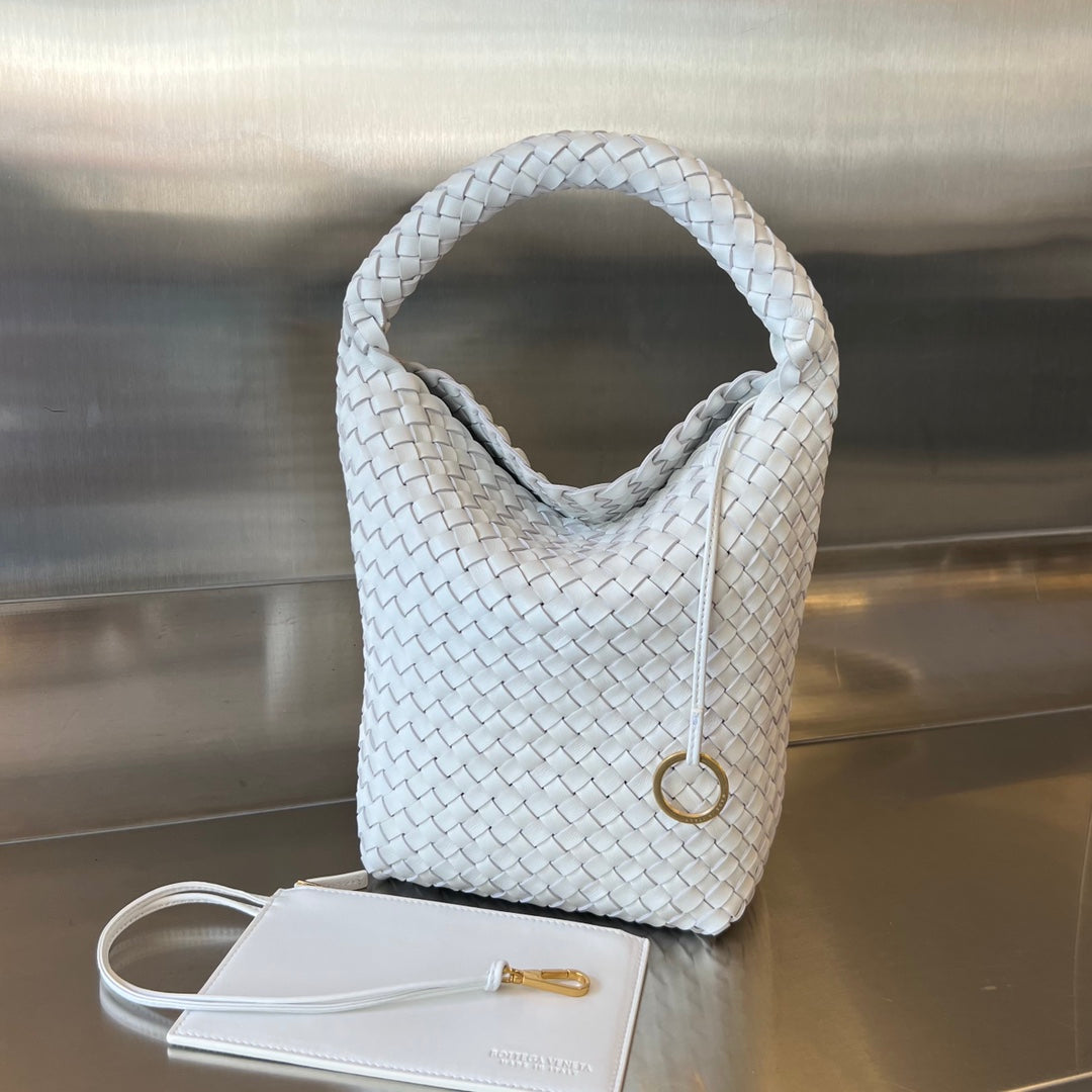 Bottega Veneta CABAT BUCKET 35 IN WHITE LAMBSKIN