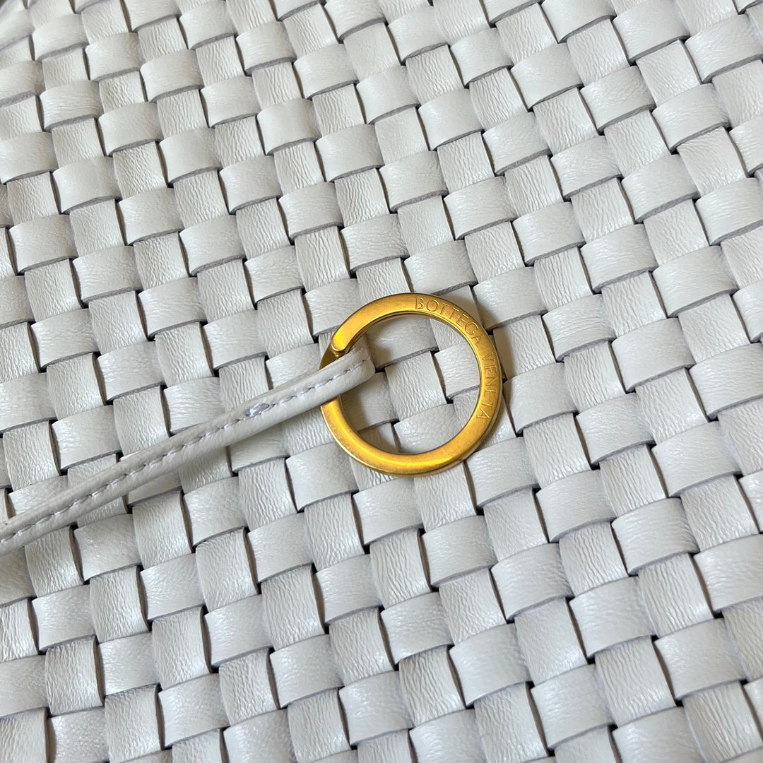 Bottega Veneta CABAT BUCKET 35 IN WHITE LAMBSKIN