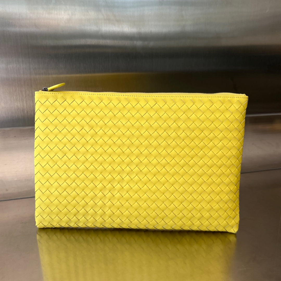 Bottega Veneta INTRECCIATO 30 IN LIGHT YELLOW LAMBSKIN