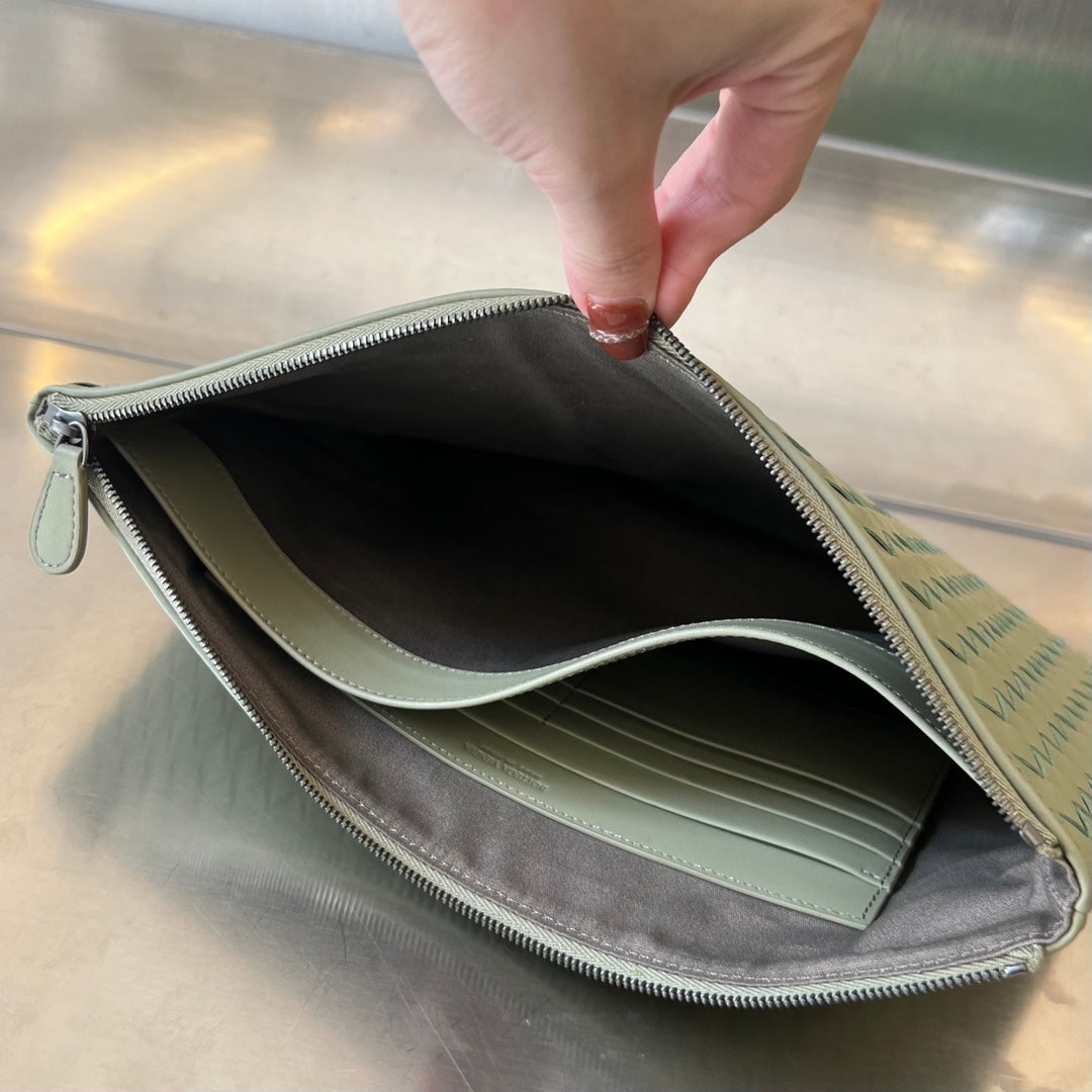 Bottega Veneta INTRECCIATO 30 IN LIGHT GREY LAMBSKIN