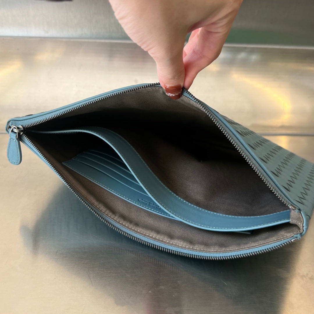 Bottega Veneta INTRECCIATO 30 IN SKY BLUE LAMBSKIN