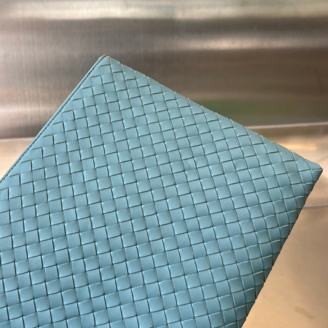Bottega Veneta INTRECCIATO 30 IN SKY BLUE LAMBSKIN