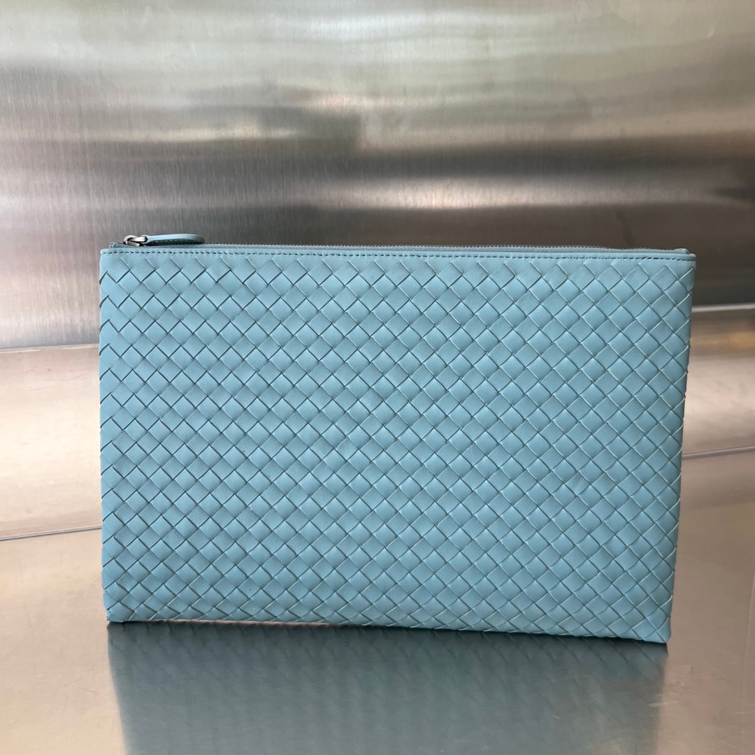 Bottega Veneta INTRECCIATO 30 IN SKY BLUE LAMBSKIN