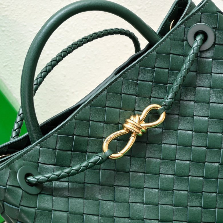 Bottega Veneta bv medium andiamo 32 dark green lambskin