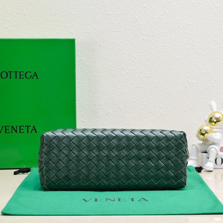 Bottega Veneta bv medium andiamo 32 dark green lambskin