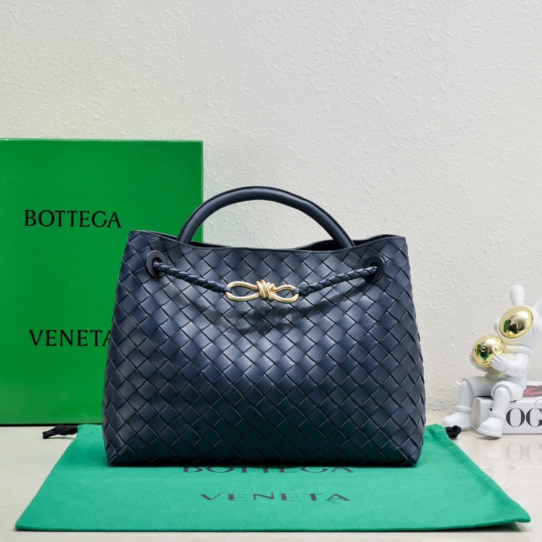 Bottega Veneta bv medium andiamo 32 dark blue lambskin
