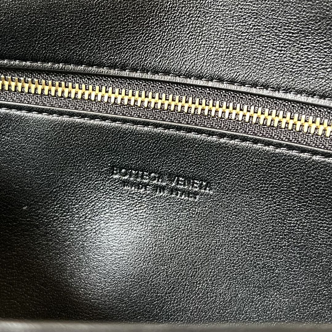 Bottega Veneta BV Long Clutch Andiamo With Handle 31cm Black Calfskin Ghw