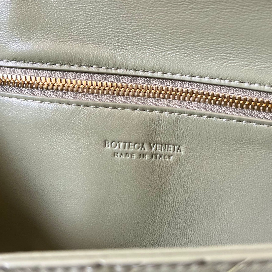 Bottega Veneta BV Long Clutch Andiamo With Handle 31cm Light Green Calfskin Ghw