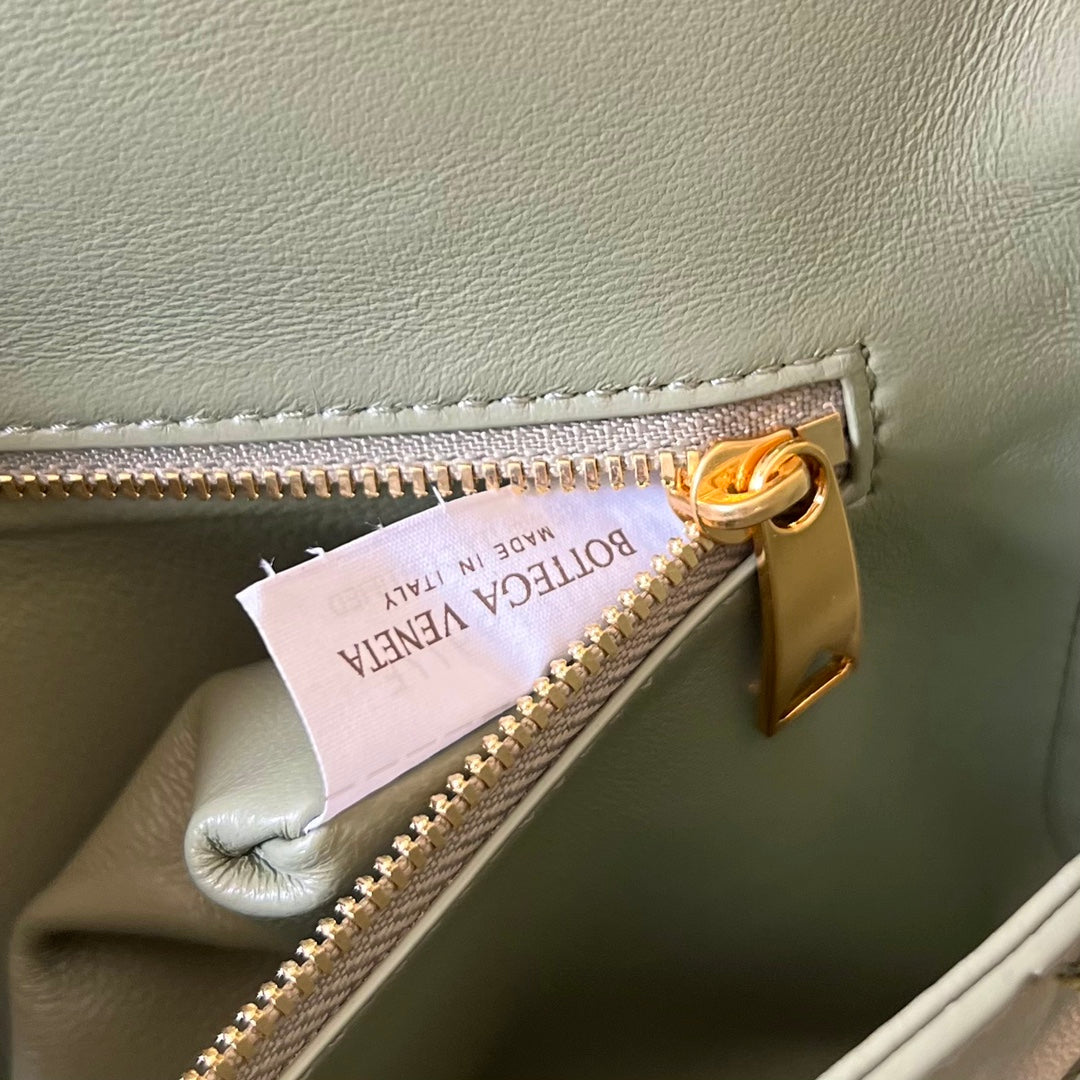 Bottega Veneta BV Long Clutch Andiamo With Handle 31cm Light Green Calfskin Ghw