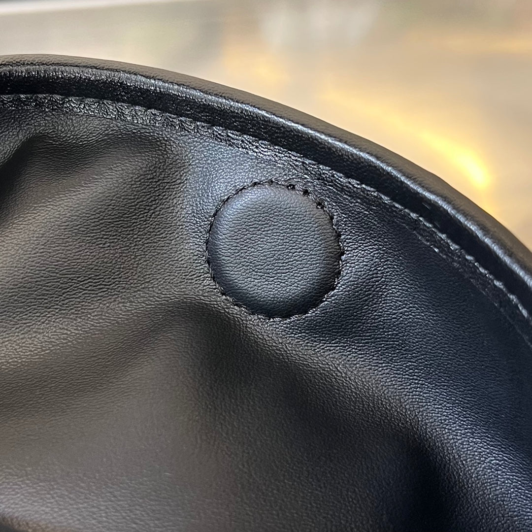 Bottega Veneta LARGE HOP 54 IN BLACK LAMBSKIN