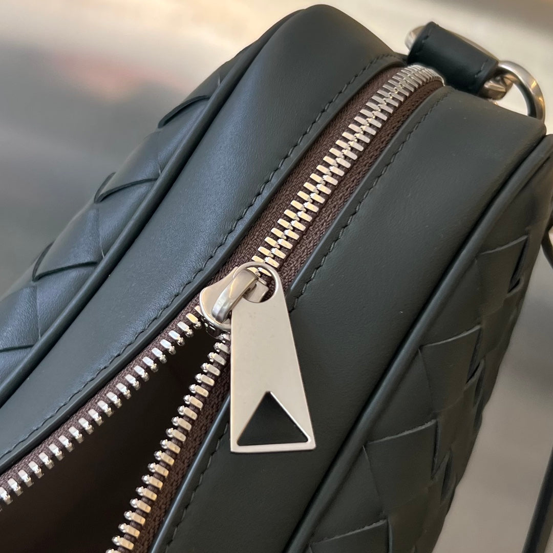 Bottega Veneta LARGE INTRECCIATO 40 BRIEFCASE IN LIGHT BROWN MIX DARK GREEN CALFSKIN