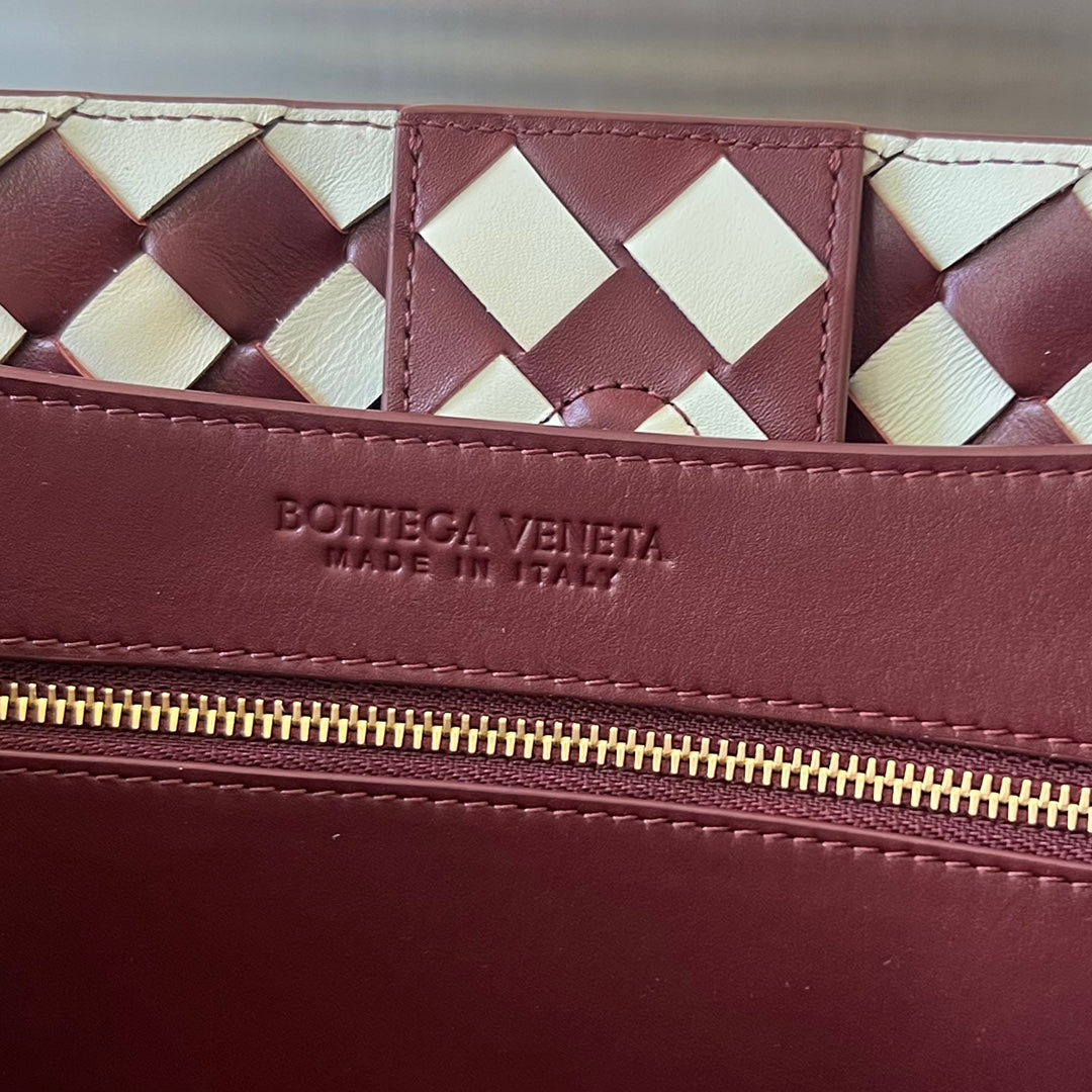 Bottega Veneta MEDIUM ANDIAMO 32 IN RED WHITE CALFSKIN