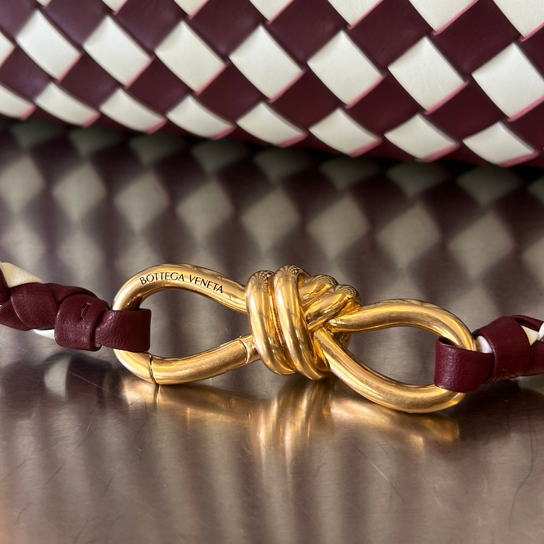 Bottega Veneta bv medium andiamo 32 white burgundy lambskin