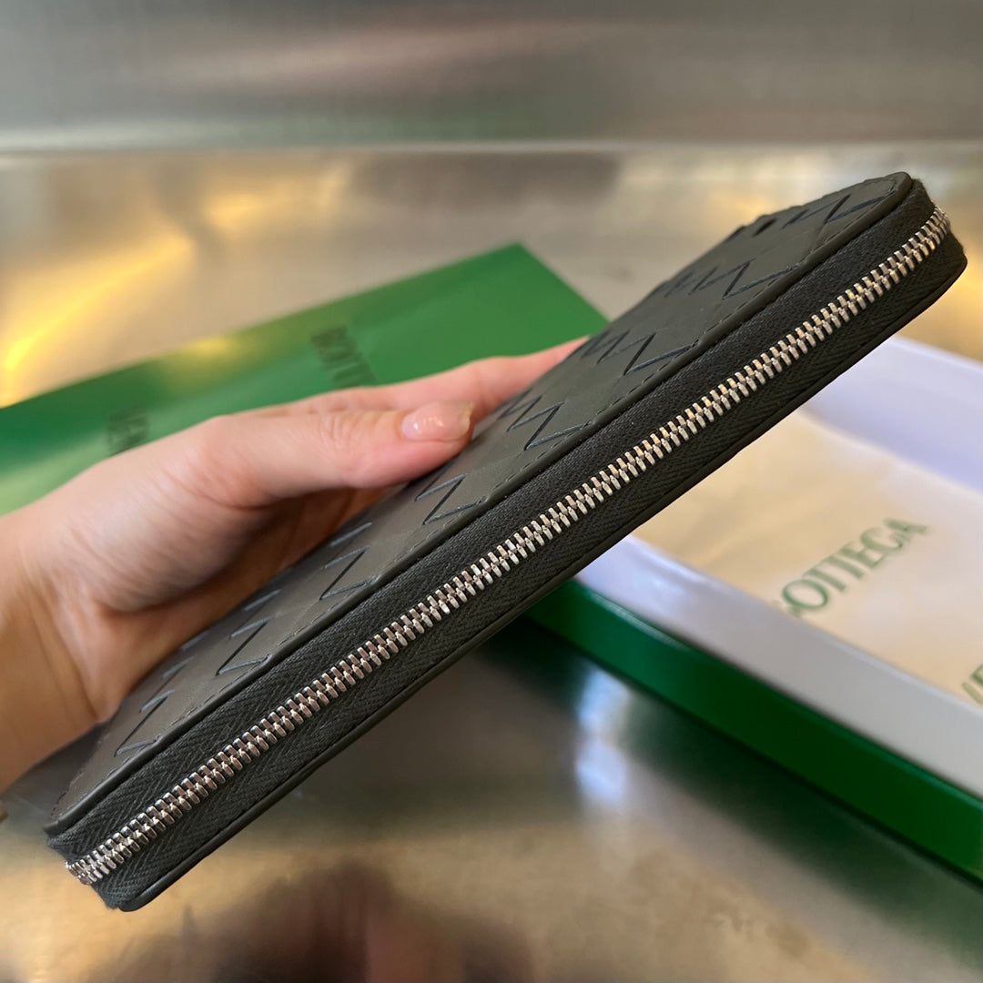 Bottega Veneta INTRECCIATO 19 WALLET IN BLACK CALFSKIN