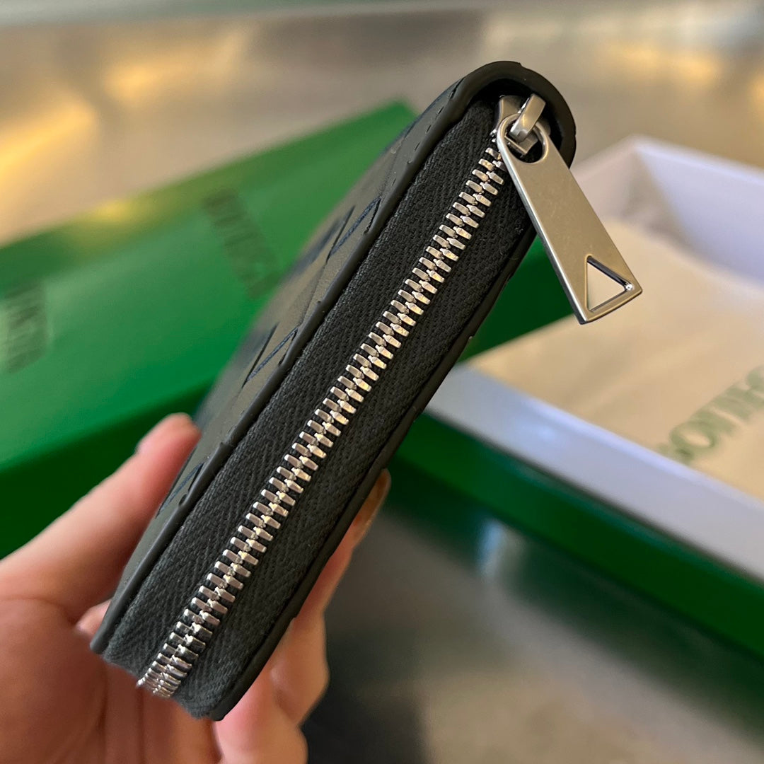 Bottega Veneta INTRECCIATO 19 WALLET IN BLACK CALFSKIN