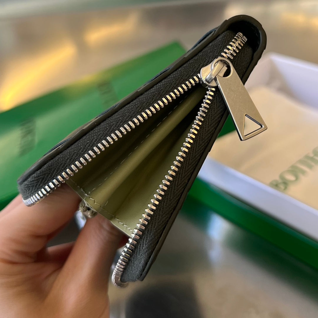 Bottega Veneta INTRECCIATO 19 WALLET IN BLACK CALFSKIN