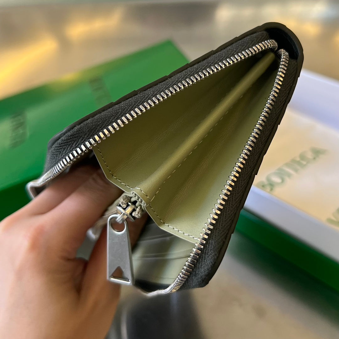 Bottega Veneta INTRECCIATO 19 WALLET IN BLACK CALFSKIN