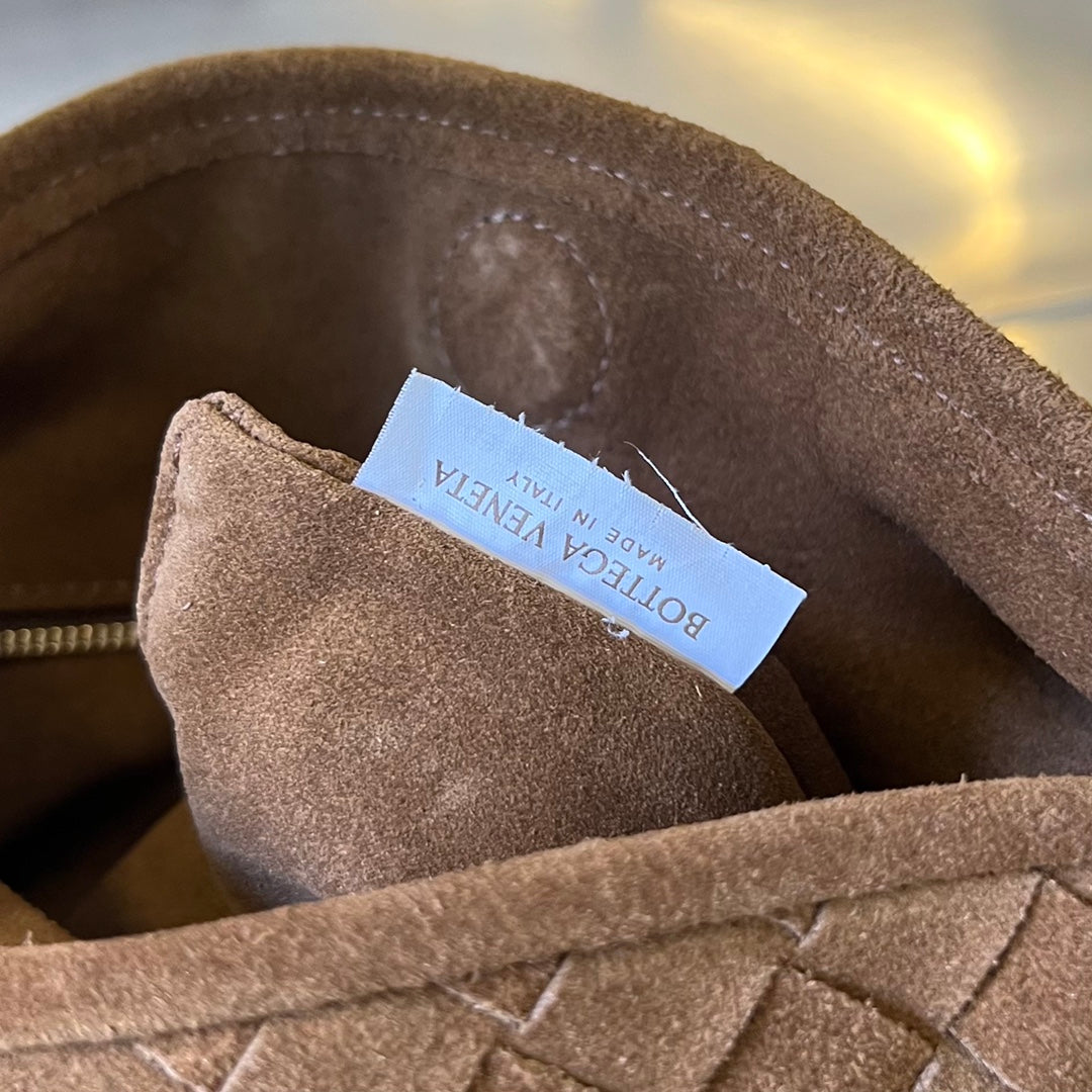 Bottega Veneta SMALL HOP 40 IN CARAMEL BROWN LAMBSKIN