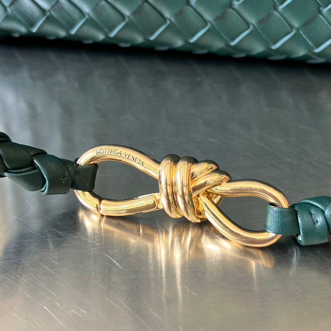 Bottega Veneta bv medium andiamo 32 castleton green lambskin