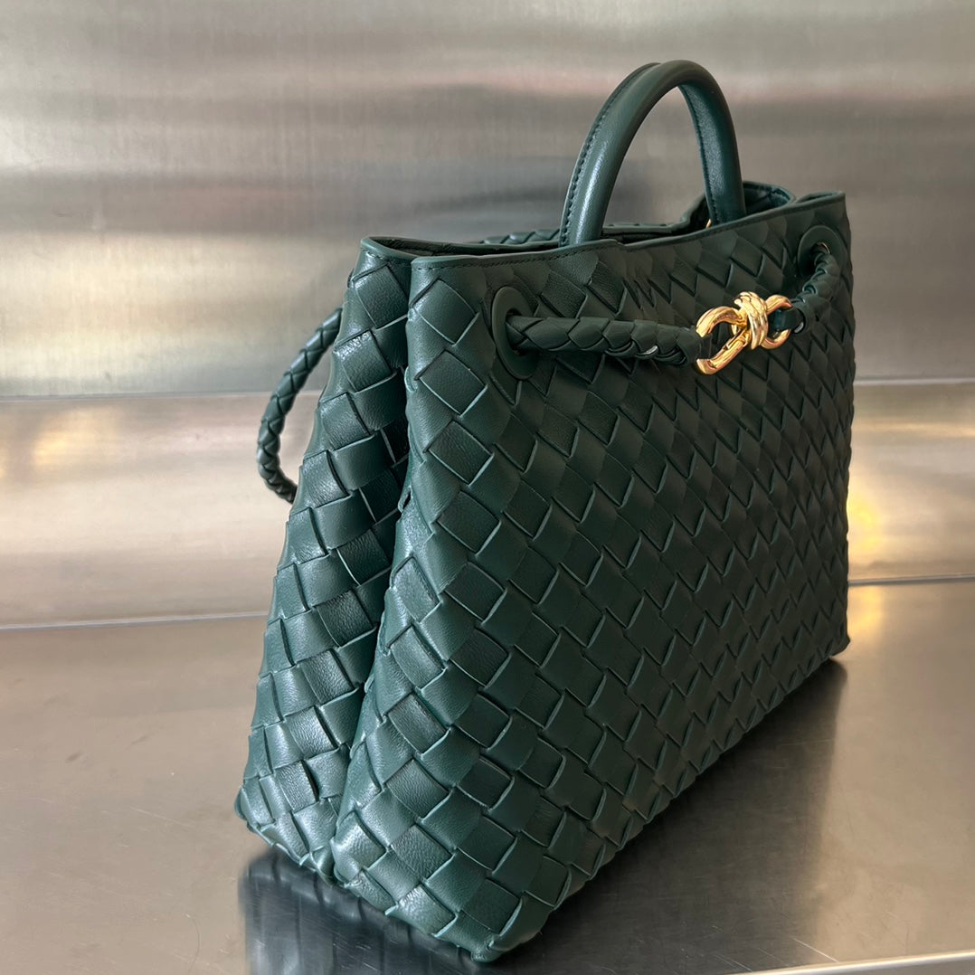 Bottega Veneta bv medium andiamo 32 castleton green lambskin