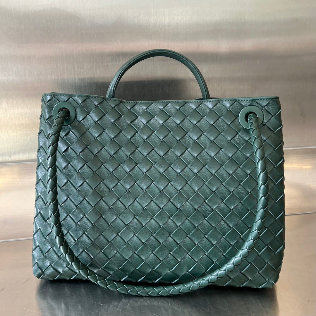 Bottega Veneta bv medium andiamo 32 castleton green lambskin
