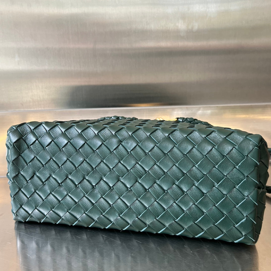 Bottega Veneta bv medium andiamo 32 castleton green lambskin