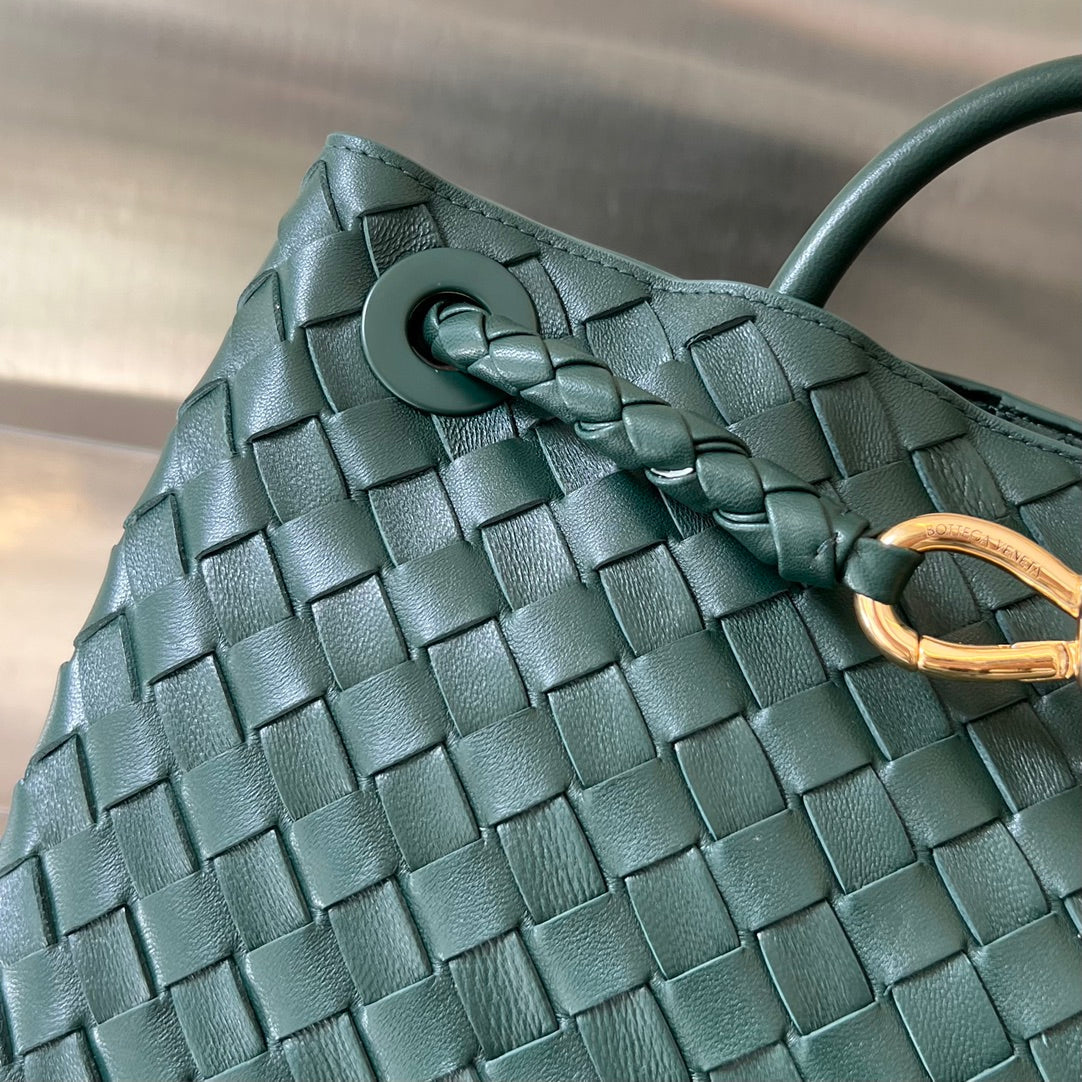 Bottega Veneta bv medium andiamo 32 castleton green lambskin