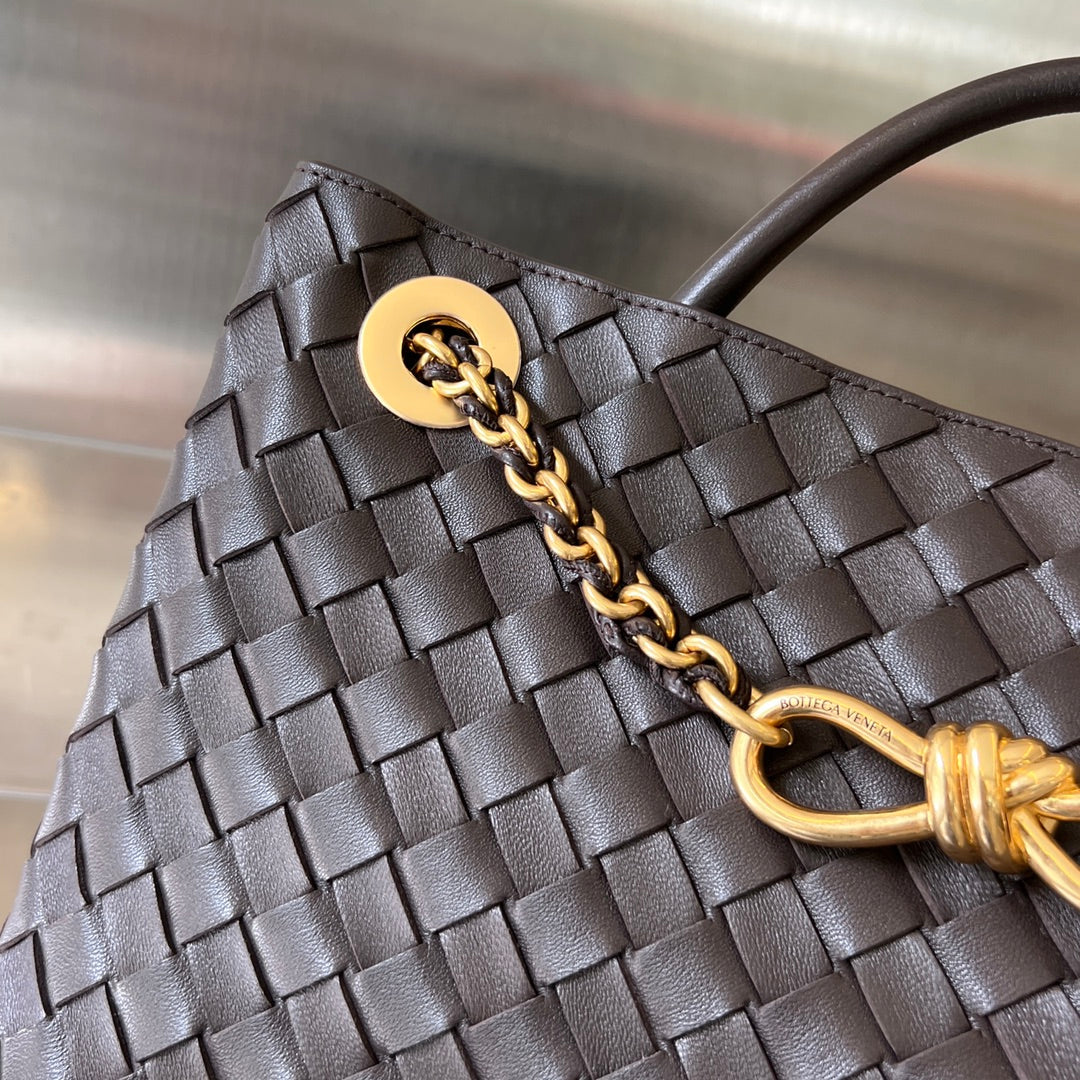 Bottega Veneta bv medium andiamo 32 chocolate lambskin