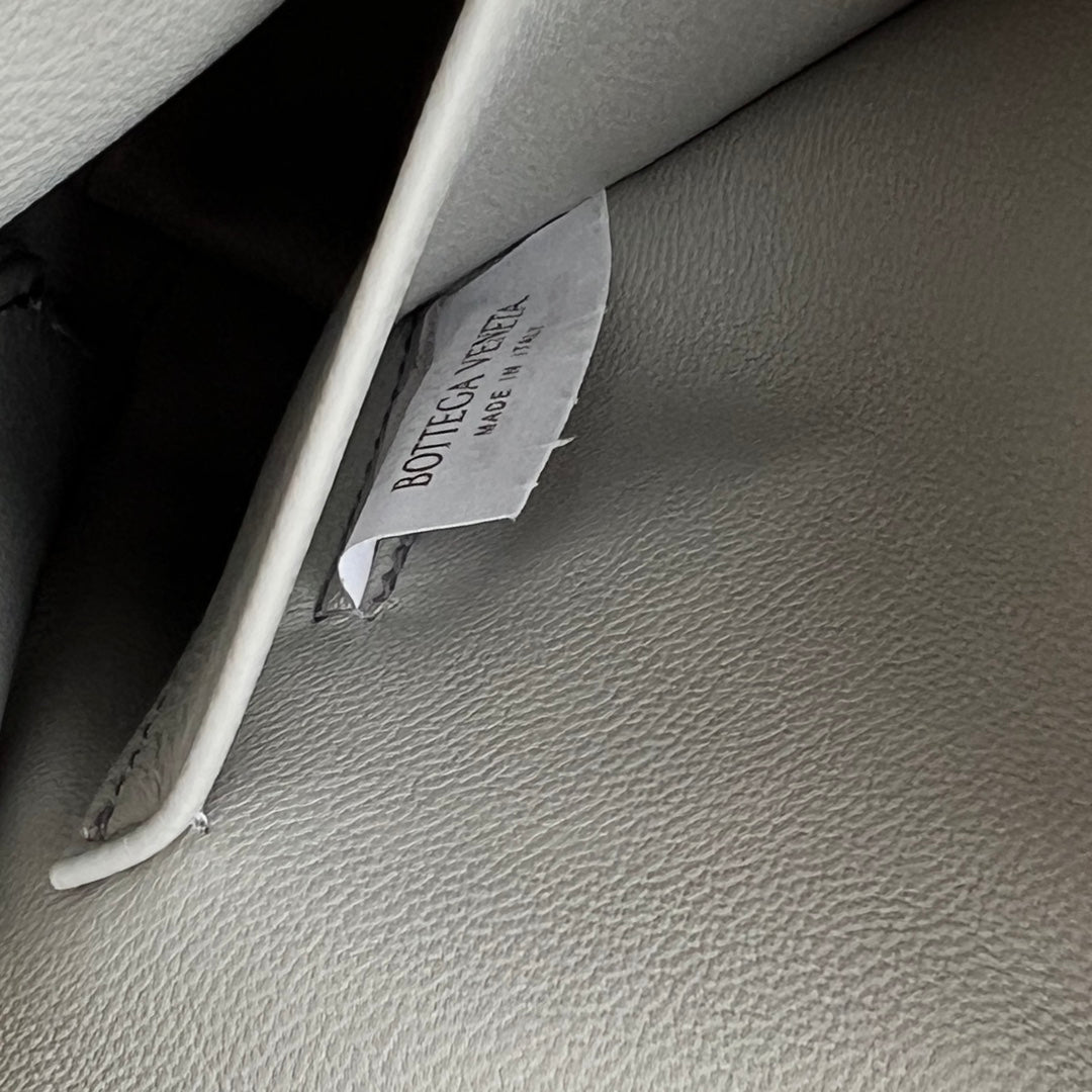 Bottega Veneta INTRECCIATO 16 BAG IN WHITE LAMBSKIN