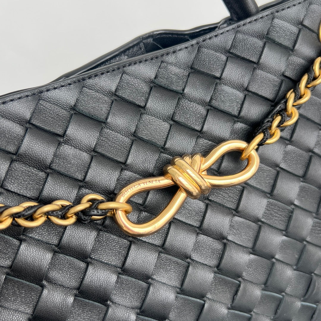 Bottega Veneta bv medium andiamo 32 black lambskin