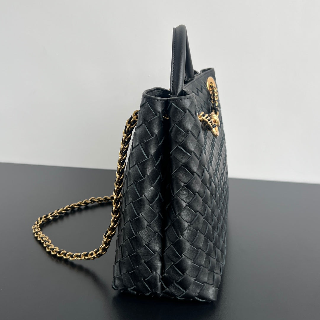 Bottega Veneta bv medium andiamo 32 black lambskin