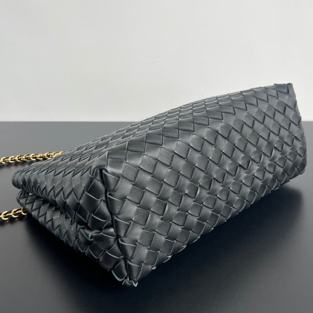 Bottega Veneta bv medium andiamo 32 black lambskin