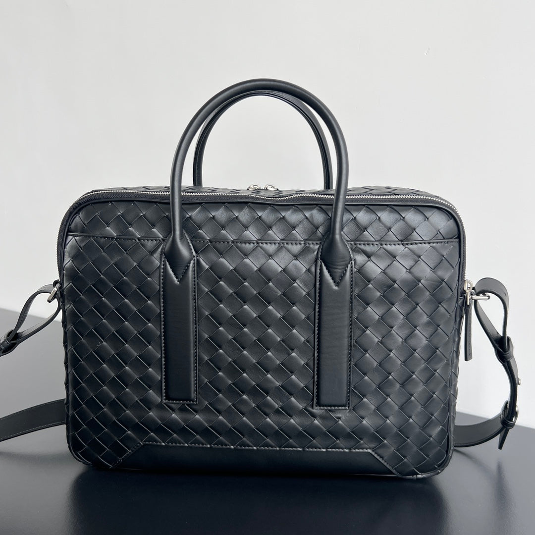 Bottega Veneta LARGE GETAWAY 39 WEEKENDER IN BLACK CALFSKIN