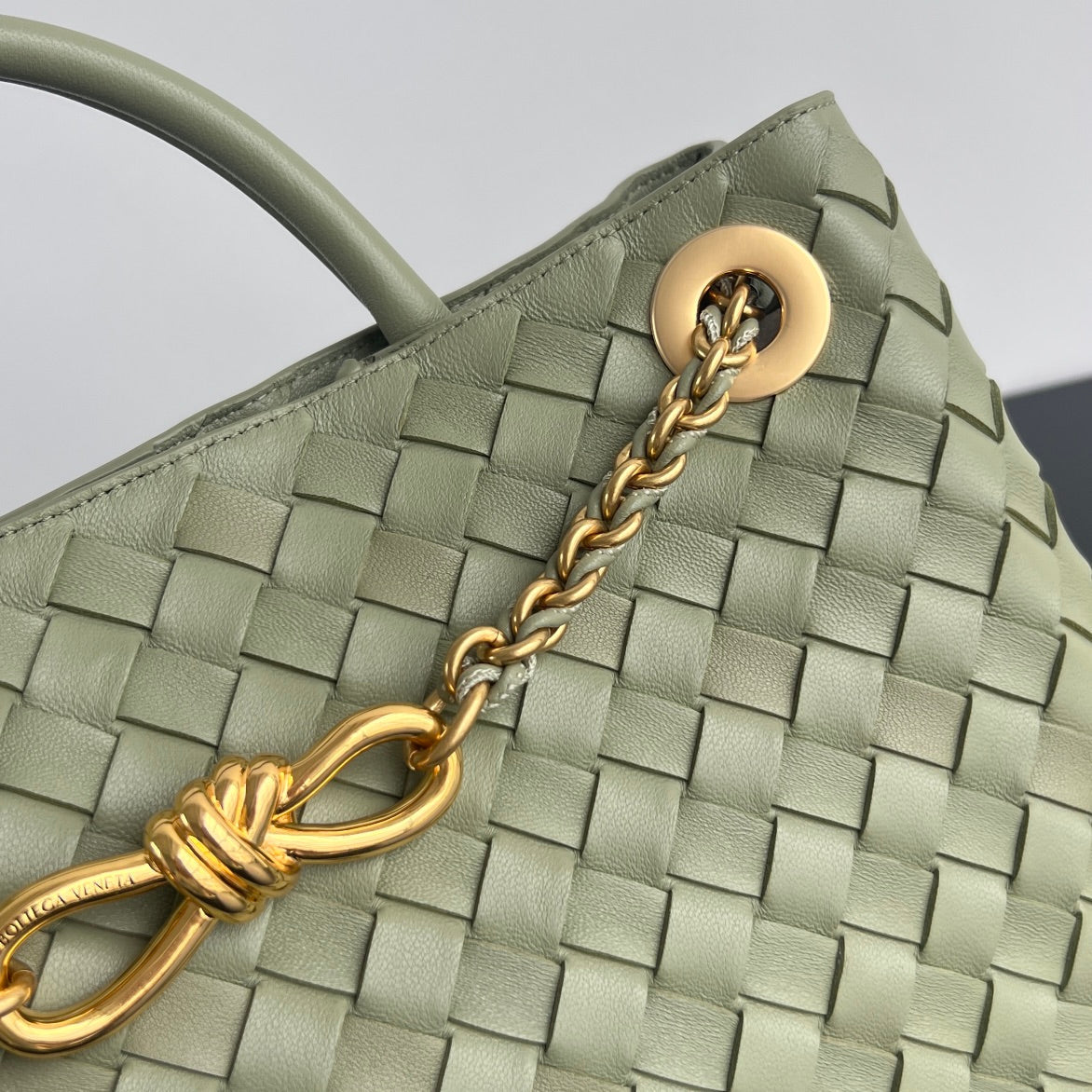Bottega Veneta bv medium andiamo 32 light green lambskin