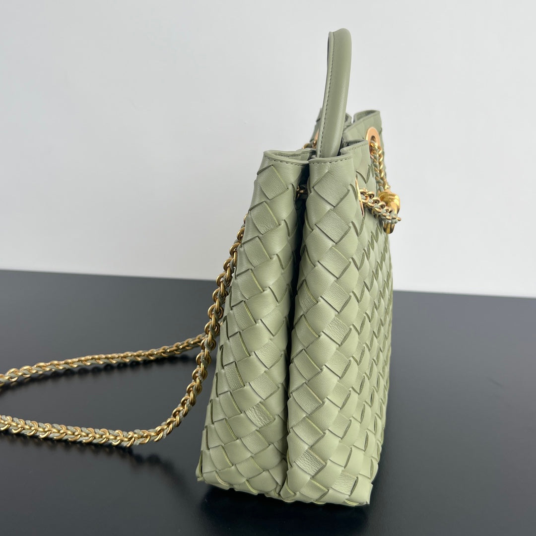 Bottega Veneta bv medium andiamo 32 light green lambskin